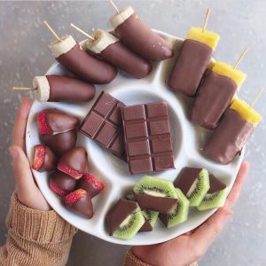 еда для детского дня рождения - фрукты в шоколаде