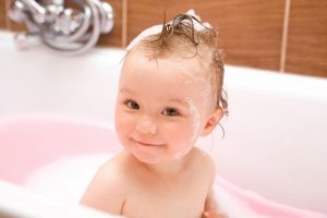 совет для родителей - как помыть голову ребенку без слез