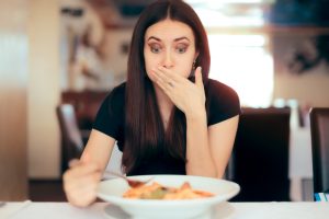 Отвращение к еде при беременности - другая крайность