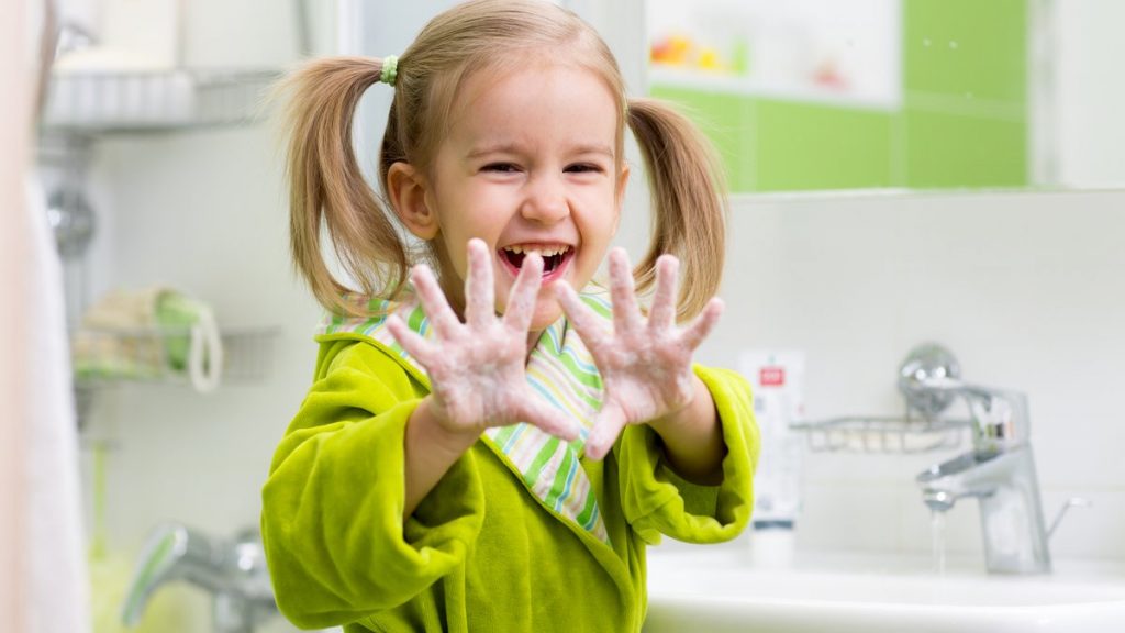 Как заставить ребенка мыть руки? – 7 забавных способов