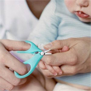 Как подстричь ногти новорожденному? – все что нужно знать
