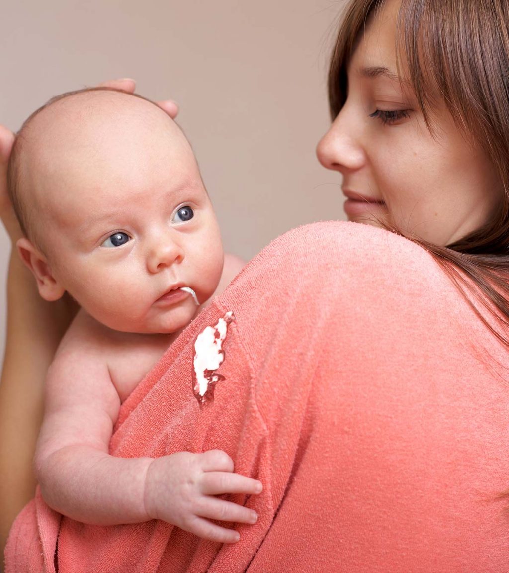 Как кормить, чтобы новорожденный не срыгивал, и когда он перестанет срыгивать?