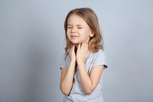 Как понять, что у ребенка болит горло? – 6 главных признаков