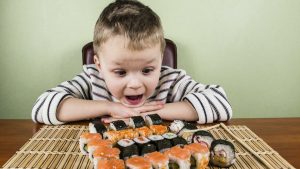 С какого возраста можно давать морепродукты детям? И как это сделать правильно?
