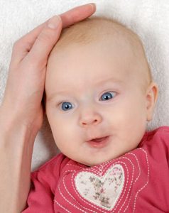 Лысый ребенок - как ухаживать за головой новорожденного.