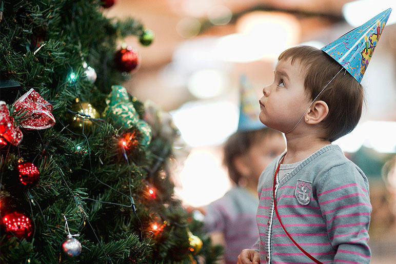 7 способов защитить елку от ребенка — Безопасность для веселого семейного праздника